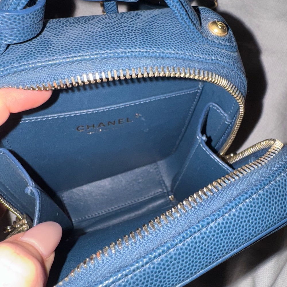 CHANEL Filigree VERTICAL RARE - Picture 5 of 7
